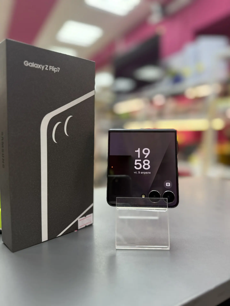 Смартфон Samsung Galaxy Z Flip 7 12/256