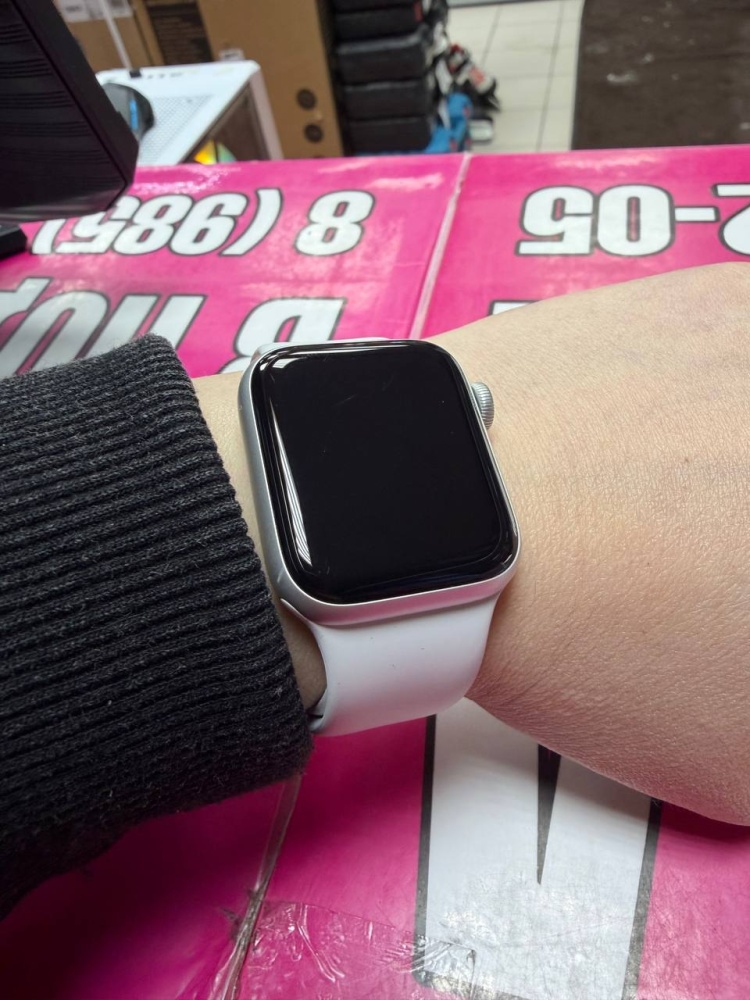 Часы Apple SE 40mm